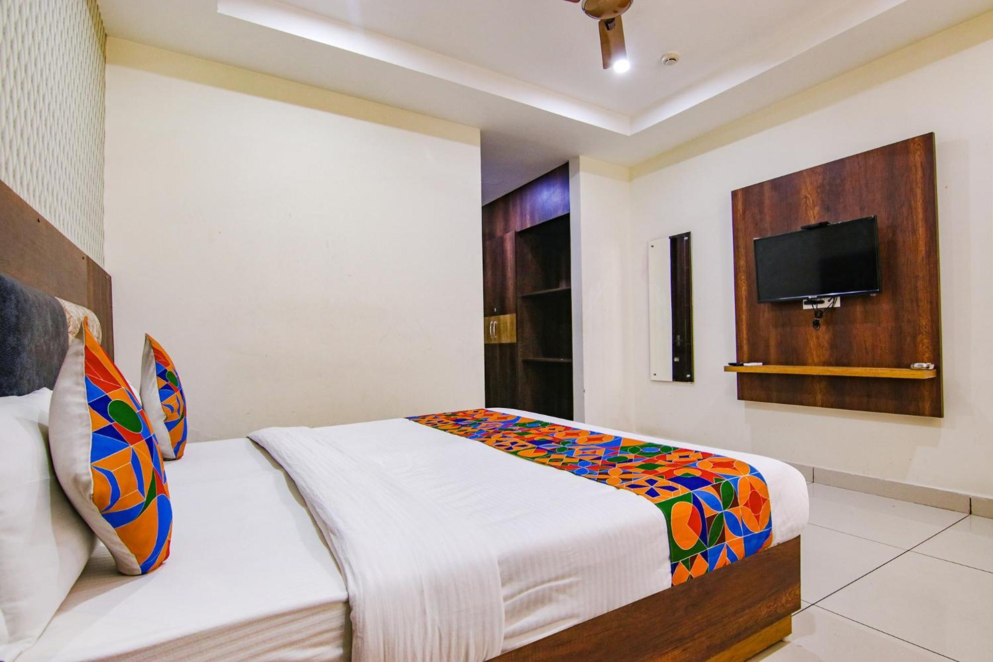 Fabhotel Lime Wood Mohali Bagian luar foto