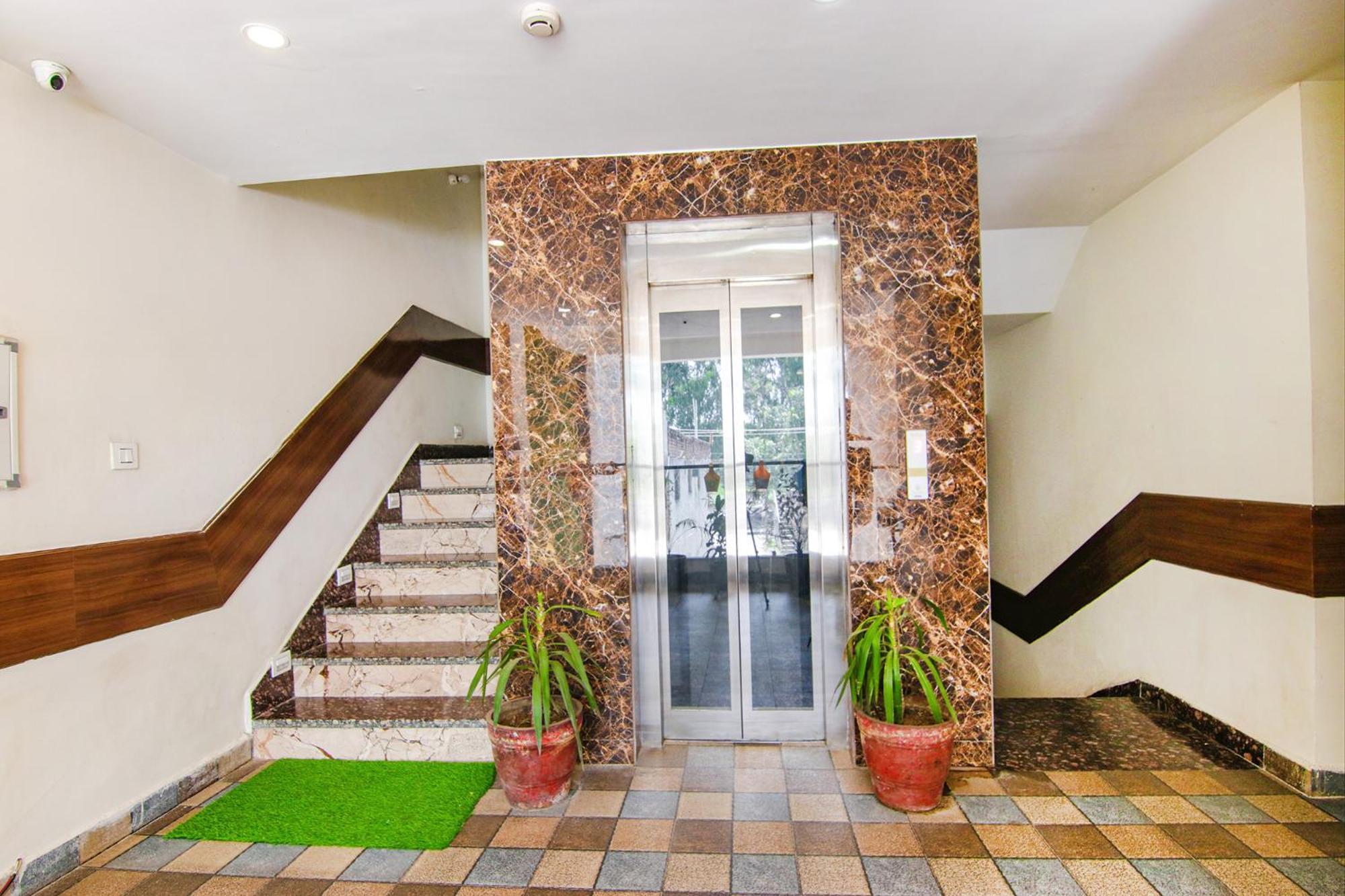 Fabhotel Lime Wood Mohali Bagian luar foto